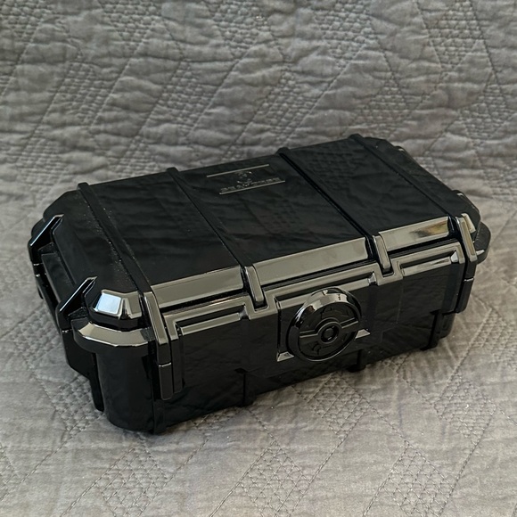 Seahorse SE57 Micro Hard Protective Case in black with rubber boot interior - Picture 10 of 15